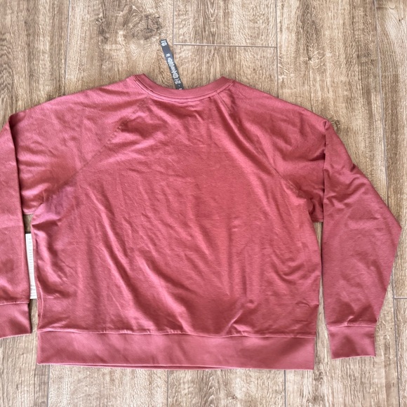 NWT Vuori Burgundy Graphic Long Sleeve Halo Crew Sz Large - Picture 6 of 6